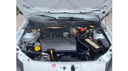 RENAULT - CLIO - 2010/2011 - Branca - R$ 24.900,00