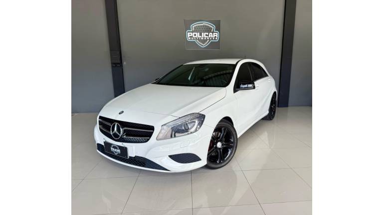 MERCEDES-BENZ - A 200 - 2013/2014 - Branca - R$ 94.900,00
