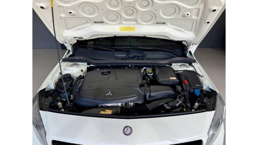 MERCEDES-BENZ - A 200 - 2013/2014 - Branca - R$ 94.900,00
