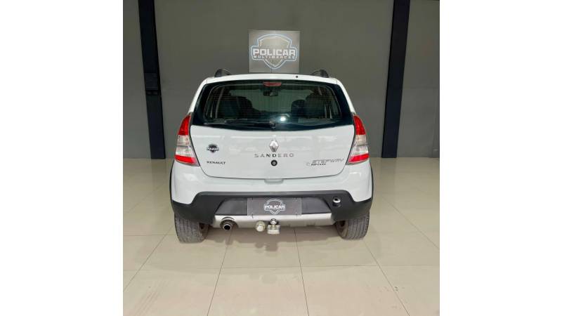 RENAULT - SANDERO - 2013/2013 - Branca - R$ 39.900,00