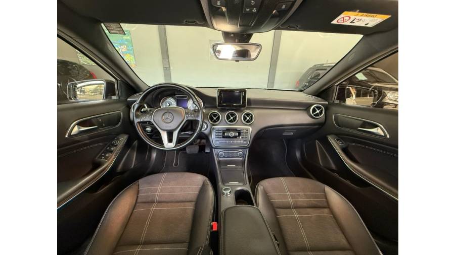 MERCEDES-BENZ - A 200 - 2013/2014 - Branca - R$ 94.900,00