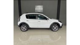 RENAULT - SANDERO - 2013/2013 - Branca - R$ 39.900,00