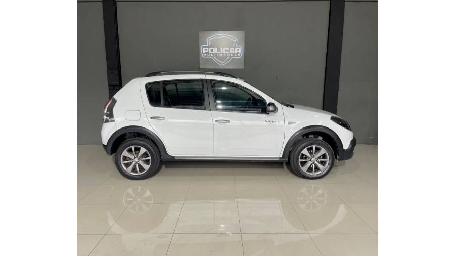 RENAULT - SANDERO - 2013/2013 - Branca - R$ 39.900,00
