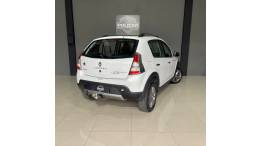 RENAULT - SANDERO - 2013/2013 - Branca - R$ 39.900,00