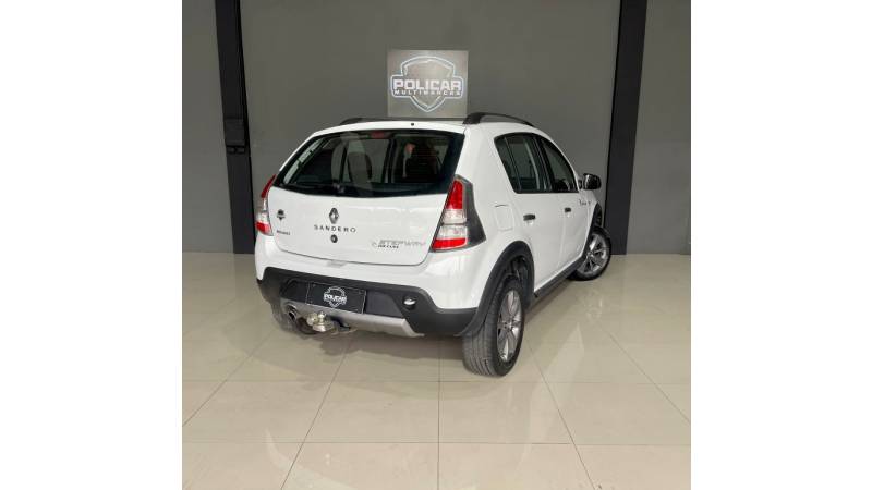 RENAULT - SANDERO - 2013/2013 - Branca - R$ 39.900,00