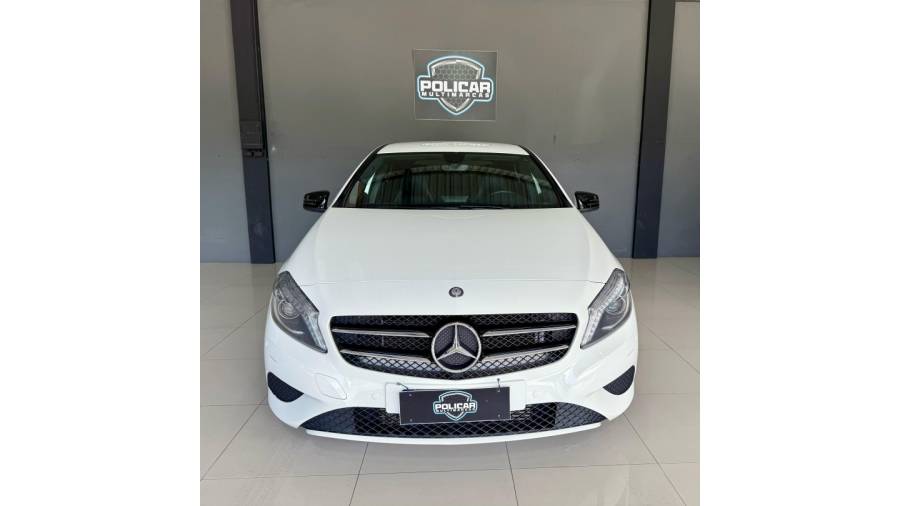 MERCEDES-BENZ - A 200 - 2013/2014 - Branca - R$ 94.900,00