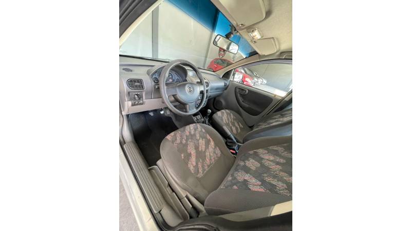 CHEVROLET - CORSA - 2005/2005 - Bege - R$ 23.900,00