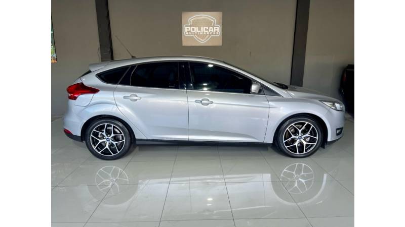 FORD - FOCUS - 2016/2016 - Prata - R$ 63.900,00