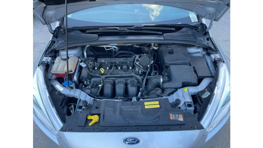 FORD - FOCUS - 2016/2016 - Prata - R$ 63.900,00