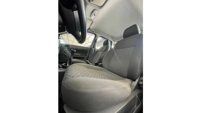 FORD - FIESTA - 2004/2005 - Prata - R$ 24.900,00