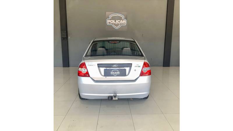 FORD - FIESTA - 2004/2005 - Prata - R$ 24.900,00