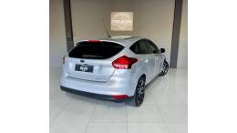 FORD - FOCUS - 2016/2016 - Prata - R$ 63.900,00