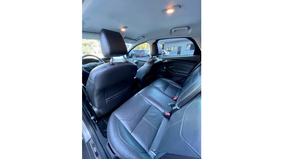 FORD - FOCUS - 2016/2016 - Prata - R$ 63.900,00