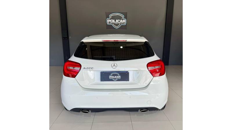 MERCEDES-BENZ - A 200 - 2013/2014 - Branca - R$ 94.900,00
