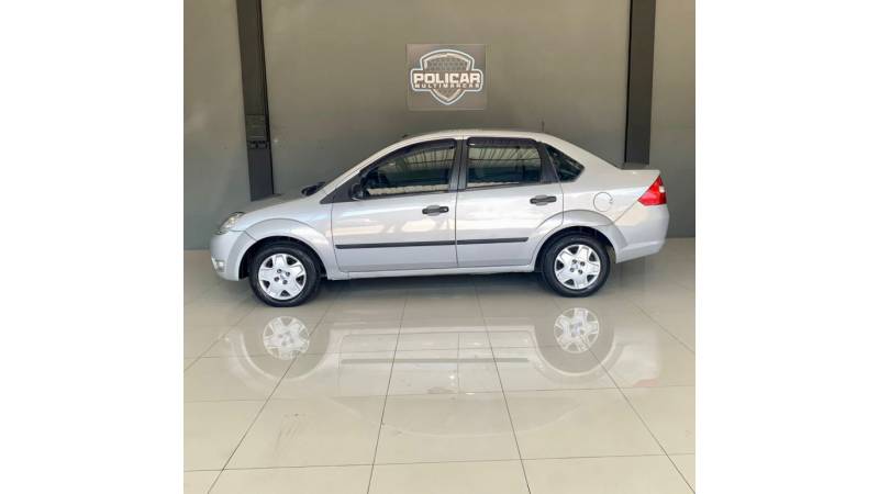 FORD - FIESTA - 2004/2005 - Prata - R$ 24.900,00