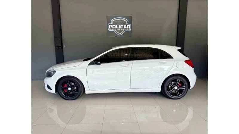 MERCEDES-BENZ - A 200 - 2013/2014 - Branca - R$ 94.900,00