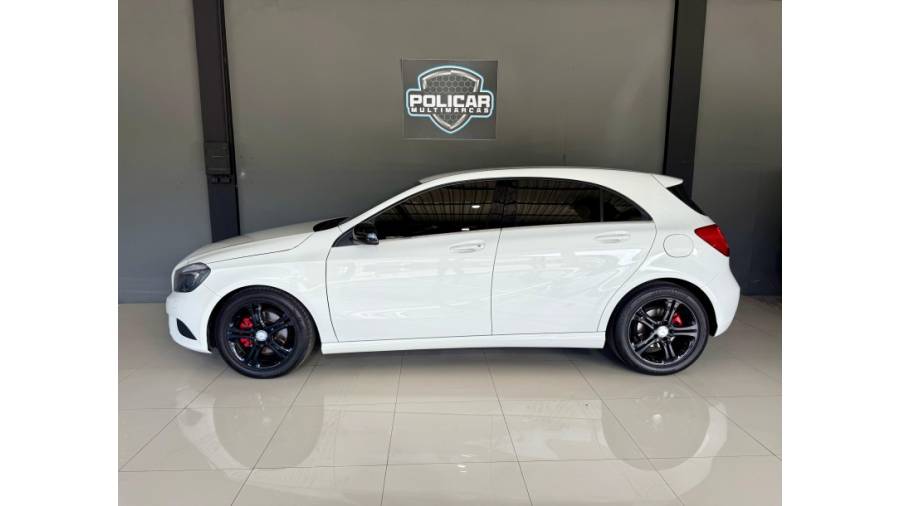 MERCEDES-BENZ - A 200 - 2013/2014 - Branca - R$ 94.900,00