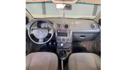 FORD - FIESTA - 2004/2005 - Prata - R$ 24.900,00