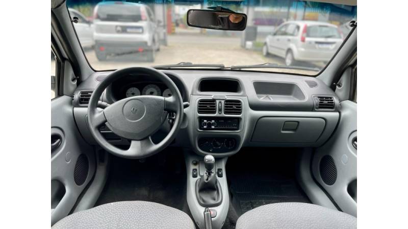 RENAULT - CLIO - 2010/2011 - Branca - R$ 24.900,00