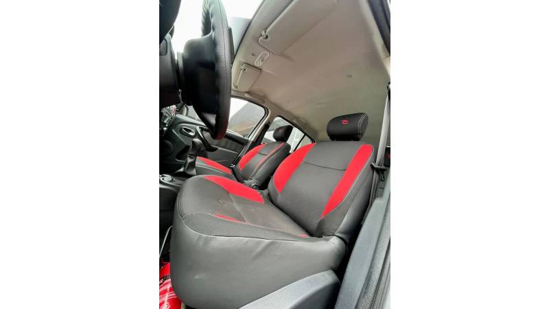 RENAULT - SANDERO - 2013/2013 - Branca - R$ 39.900,00