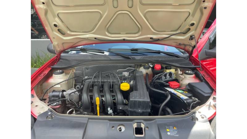 RENAULT - CLIO - 2014/2014 - Vermelha - R$ 27.900,00