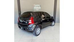 RENAULT - SANDERO - 2012/2013 - Preta - R$ 27.900,00