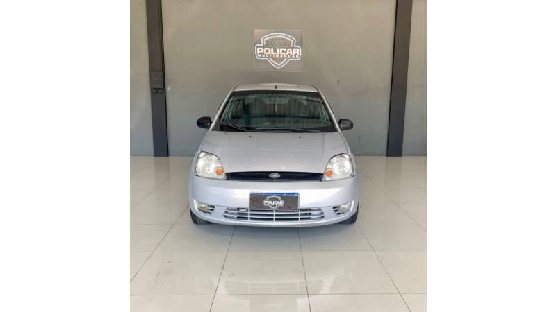 FORD - FIESTA - 2004/2005 - Prata - R$ 24.900,00