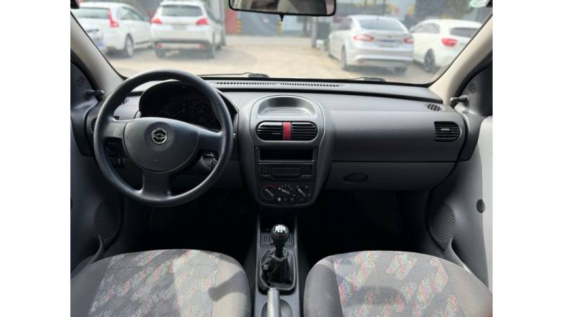 CHEVROLET - CORSA - 2005/2005 - Branca - R$ 24.900,00