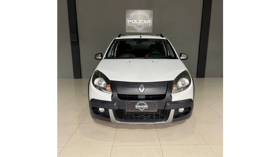 RENAULT - SANDERO - 2013/2013 - Branca - R$ 39.900,00
