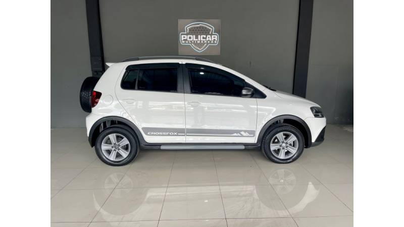 VOLKSWAGEN - CROSSFOX - 2012/2012 - Branca - R$ 43.900,00