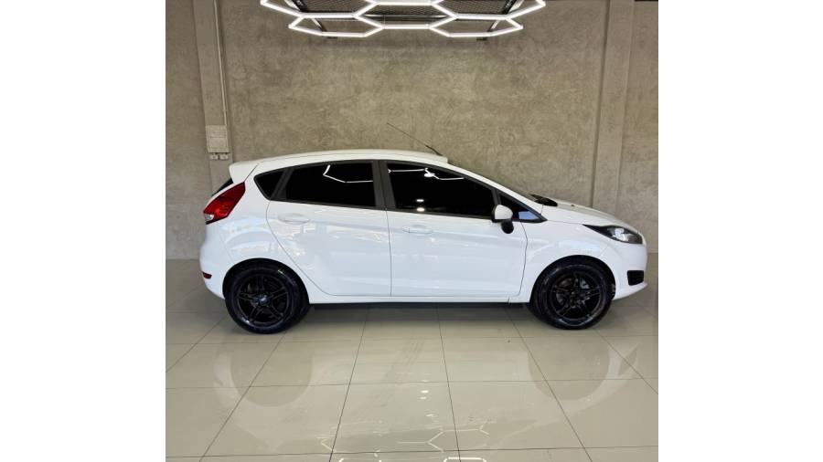 FORD - FIESTA - 2015/2015 - Branca - R$ 45.900,00