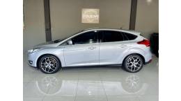 FORD - FOCUS - 2016/2016 - Prata - R$ 63.900,00