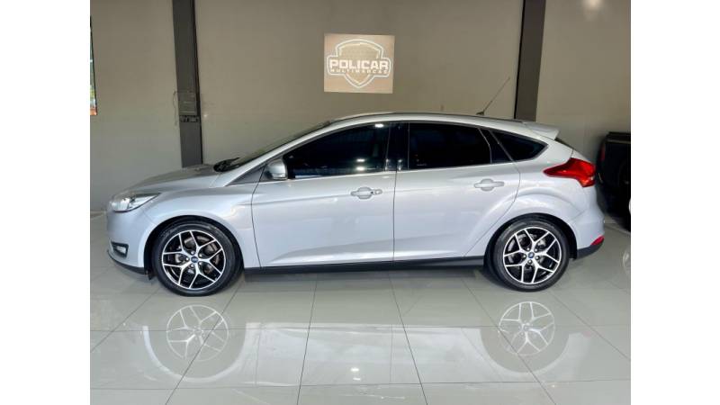 FORD - FOCUS - 2016/2016 - Prata - R$ 63.900,00