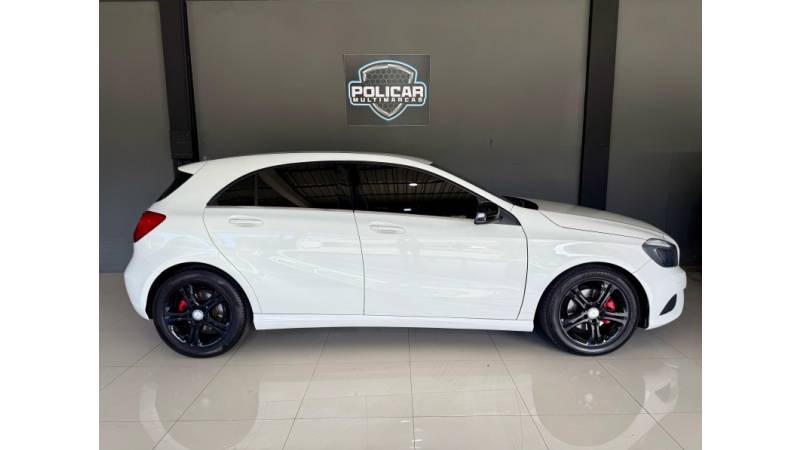 MERCEDES-BENZ - A 200 - 2013/2014 - Branca - R$ 94.900,00