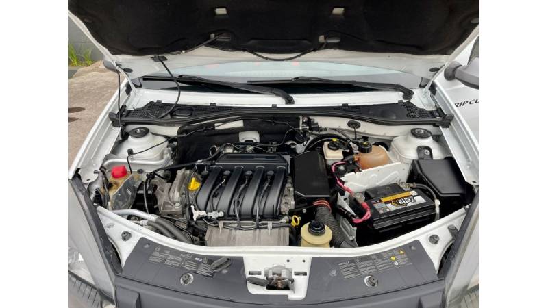 RENAULT - SANDERO - 2013/2013 - Branca - R$ 39.900,00