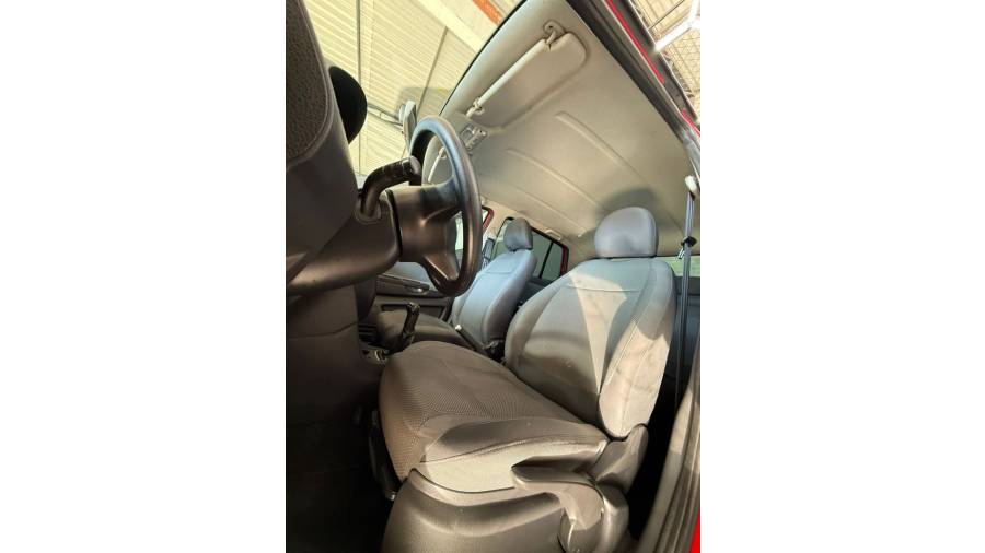 VOLKSWAGEN - FOX - 2011/2011 - Vermelha - R$ 29.900,00