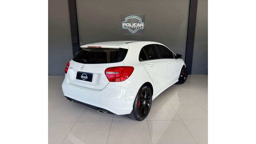 MERCEDES-BENZ - A 200 - 2013/2014 - Branca - R$ 94.900,00