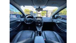 FORD - FOCUS - 2016/2016 - Prata - R$ 63.900,00
