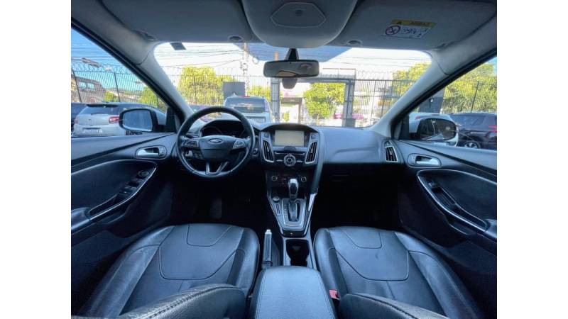 FORD - FOCUS - 2016/2016 - Prata - R$ 63.900,00