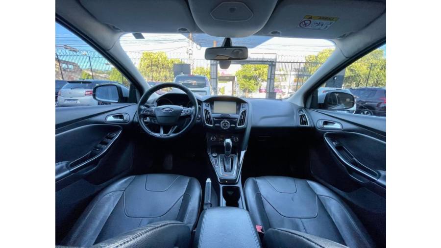 FORD - FOCUS - 2016/2016 - Prata - R$ 63.900,00