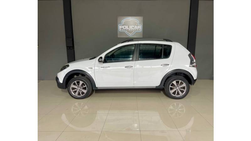 RENAULT - SANDERO - 2013/2013 - Branca - R$ 39.900,00