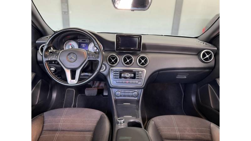 MERCEDES-BENZ - A 200 - 2013/2014 - Branca - R$ 94.900,00