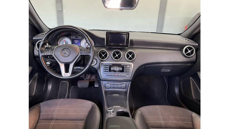 MERCEDES-BENZ - A 200 - 2013/2014 - Branca - R$ 94.900,00