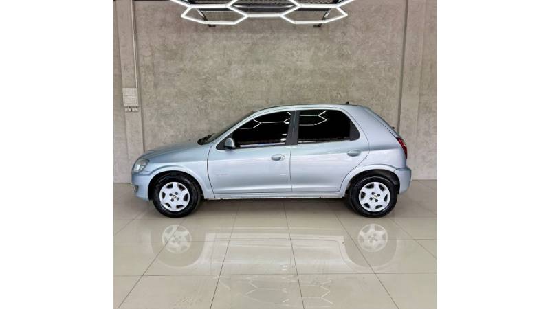 CHEVROLET - CELTA - 2011/2011 - Prata - R$ 27.900,00