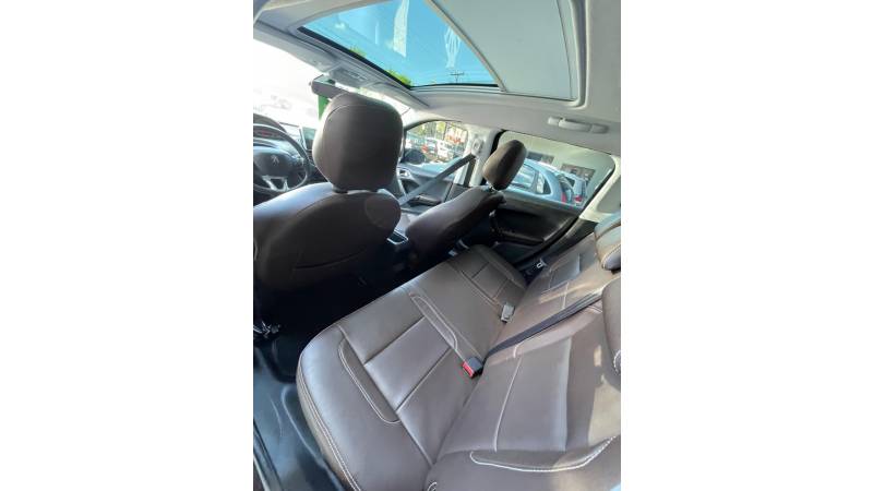 PEUGEOT - 2008 - 2016/2017 - Branca - R$ 59.000,00