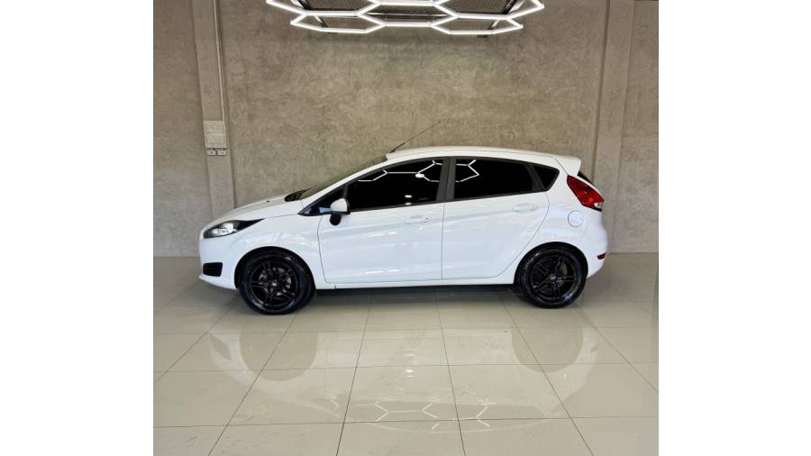 FORD - FIESTA - 2015/2015 - Branca - R$ 45.900,00